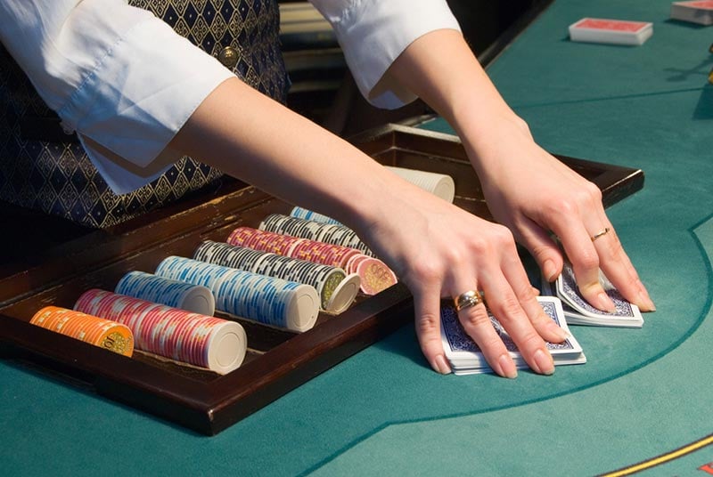 professional-blackjack-player-make-money